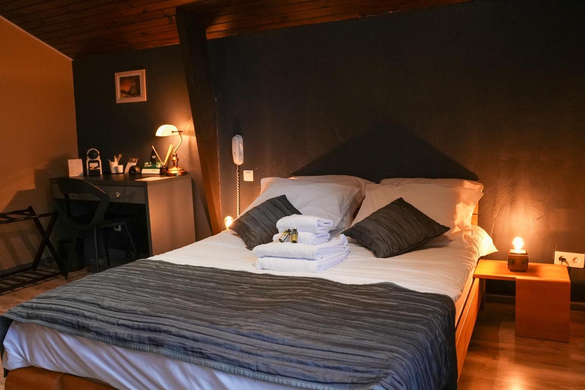 Logis Le Relais De La Voie Sacree Hotel Issoncourt Exterior foto
